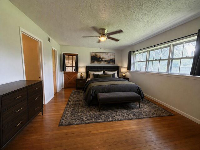 2603 Brom Bones Boulevard, Pearland, TX 77581