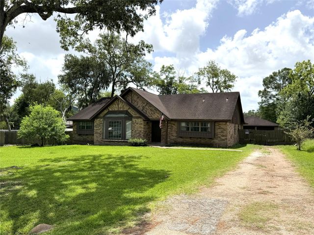 2603 Brom Bones Boulevard, Pearland, TX 77581