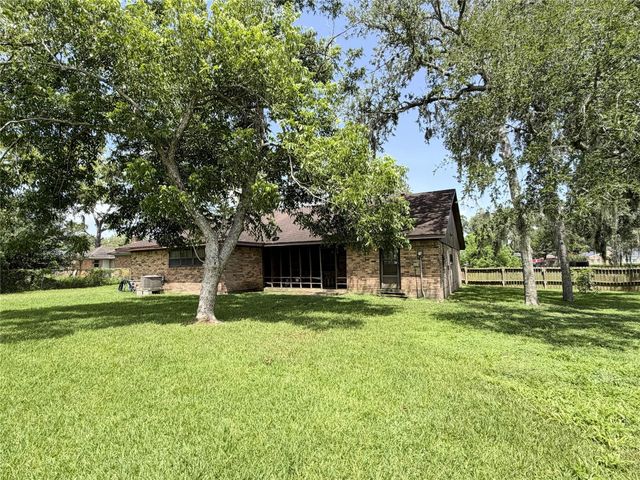 2603 Brom Bones Boulevard, Pearland, TX 77581