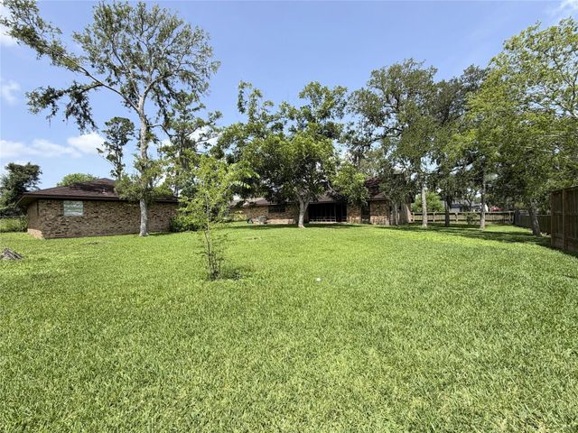 2603 Brom Bones Boulevard, Pearland, TX 77581