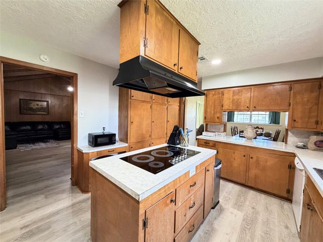 2603 Brom Bones Boulevard, Pearland, TX 77581