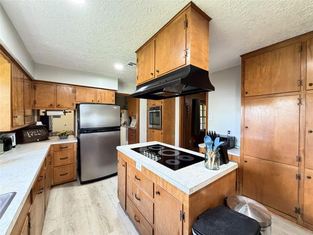2603 Brom Bones Boulevard, Pearland, TX 77581
