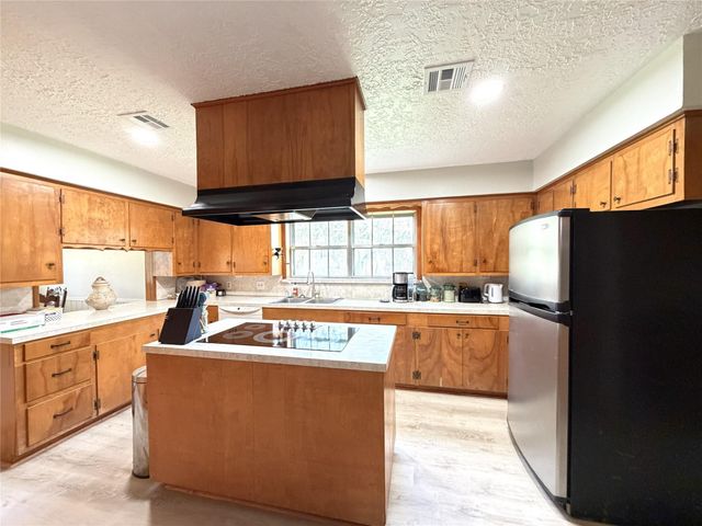 2603 Brom Bones Boulevard, Pearland, TX 77581