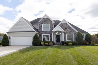 7154 Rolling Meadow Drive, Pendleton, NY 14120