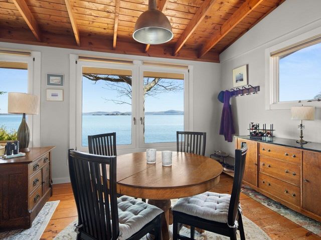 28 Idlewild Road, South Hero, VT 05486