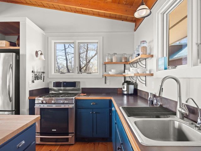28 Idlewild Road, South Hero, VT 05486