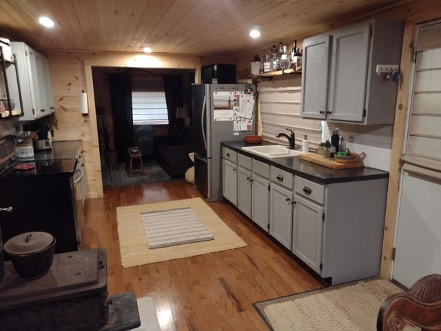 7129 Evergreen Ln, Ganges Twp, MI 49408