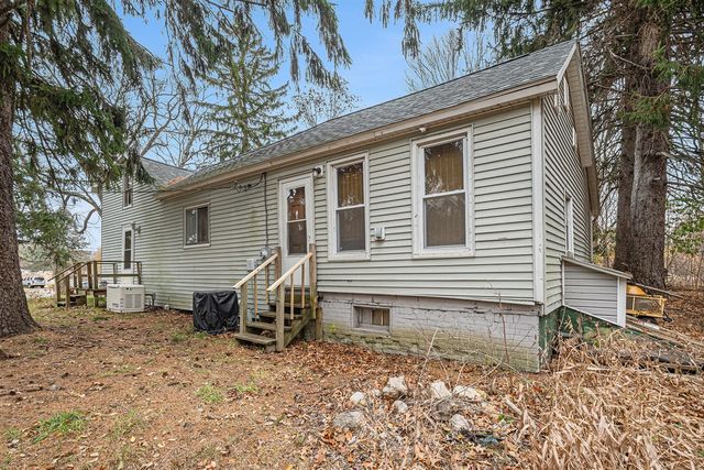 12366 Lubke Road, New Buffalo, MI 49117