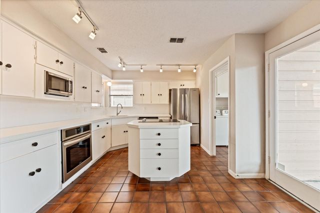 11530 Ella Lee Lane, Houston, TX 77077