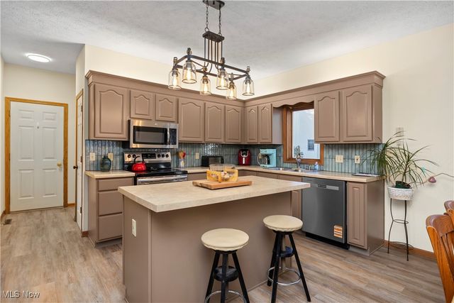 309 Highland Park Drive, Elyria, OH 44035