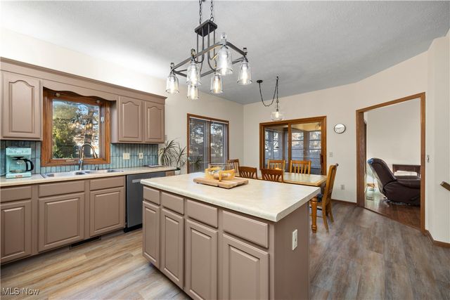 309 Highland Park Drive, Elyria, OH 44035