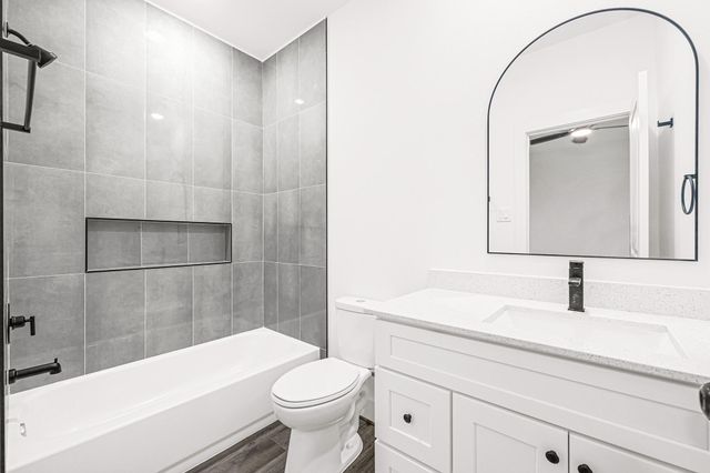 106 Armstrong Street A, Houston, TX 77029