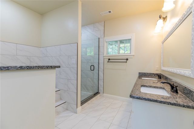 3 Leatherwood Drive, Holiday Island, AR 72631