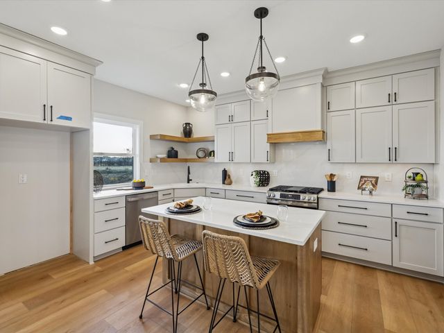 240 NW Copperleaf Court, Waukee, IA 50263