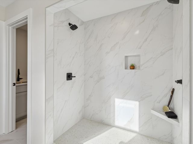 240 NW Copperleaf Court, Waukee, IA 50263