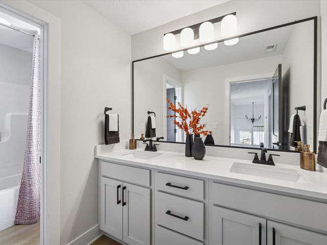 240 NW Copperleaf Court, Waukee, IA 50263