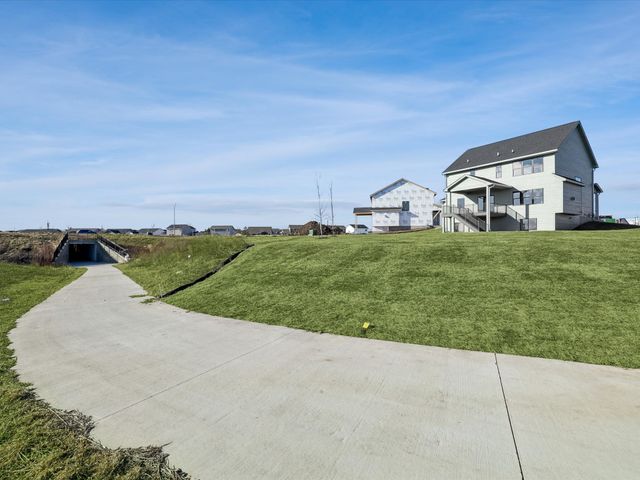 240 NW Copperleaf Court, Waukee, IA 50263