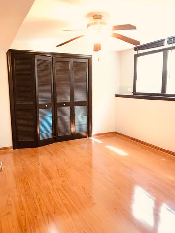 724 Burning Tree Lane, Naperville, IL 60563