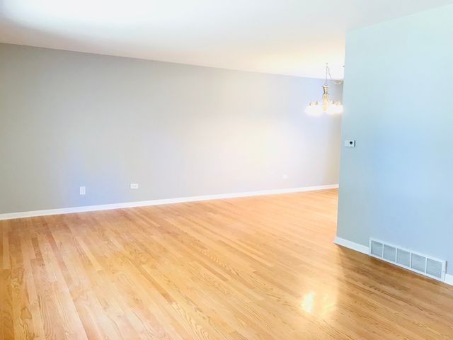 724 Burning Tree Lane, Naperville, IL 60563