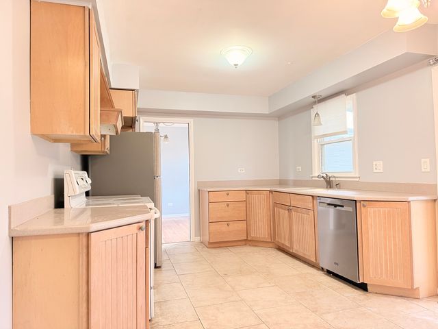 724 Burning Tree Lane, Naperville, IL 60563