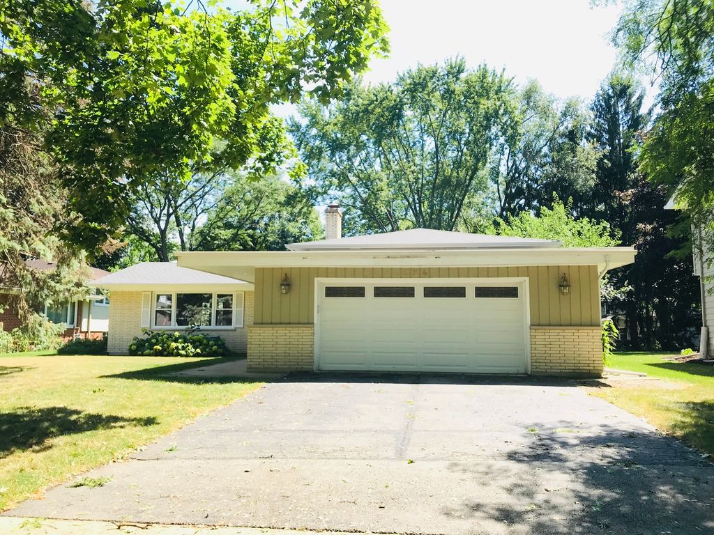 724 Burning Tree Lane, Naperville, IL 60563