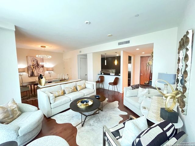 610 E Market St Unit 3109, San Antonio, TX 78205