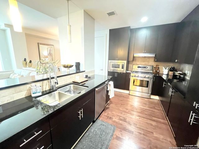 610 E Market St Unit 3109, San Antonio, TX 78205