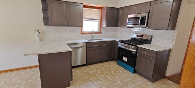 10824 S Sacramento Avenue, Chicago, IL 60655