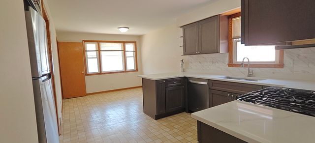 10824 S Sacramento Avenue, Chicago, IL 60655