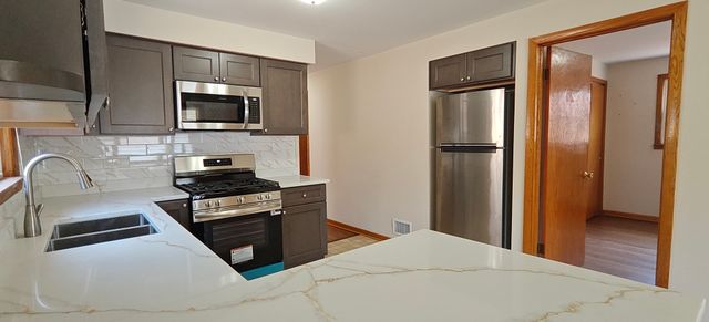 10824 S Sacramento Avenue, Chicago, IL 60655