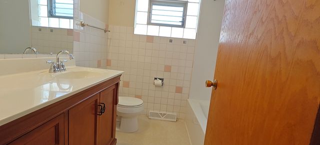 10824 S Sacramento Avenue, Chicago, IL 60655