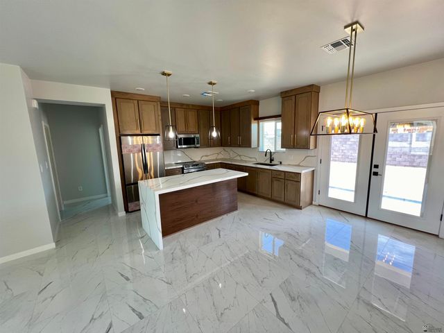 5085 E Los Olivos Dr, San Luis, AZ 85336