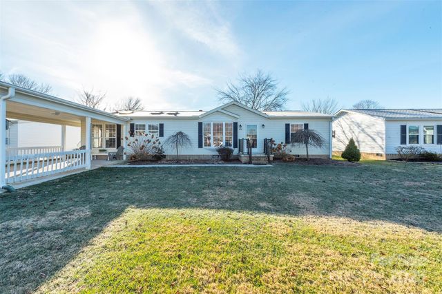 428 Riverwind Drive, Hendersonville, NC 28739