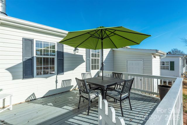 428 Riverwind Drive, Hendersonville, NC 28739