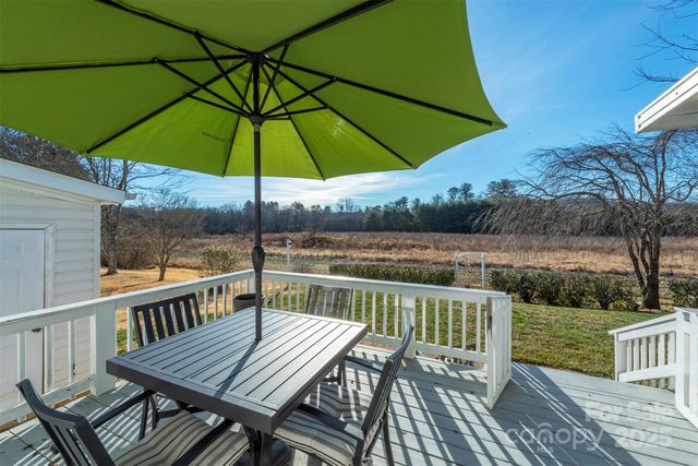 428 Riverwind Drive, Hendersonville, NC 28739