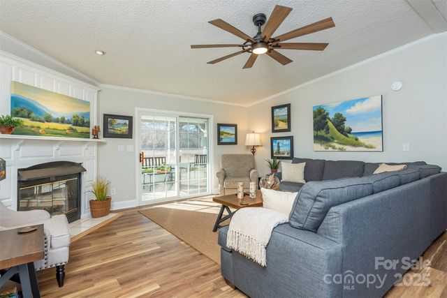 428 Riverwind Drive, Hendersonville, NC 28739