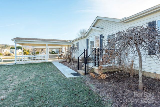 428 Riverwind Drive, Hendersonville, NC 28739