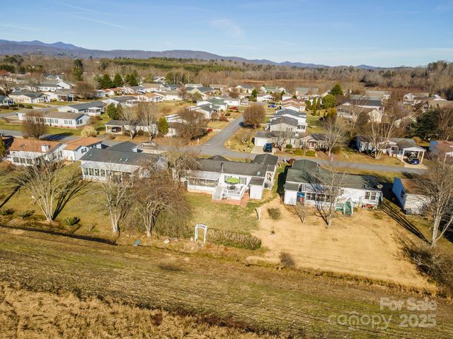 428 Riverwind Drive, Hendersonville, NC 28739