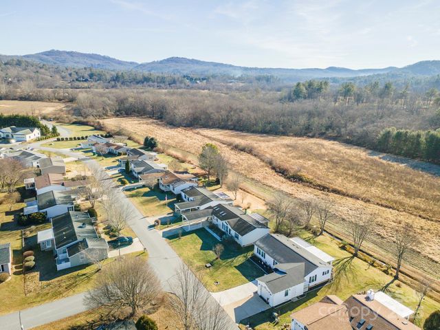 428 Riverwind Drive, Hendersonville, NC 28739