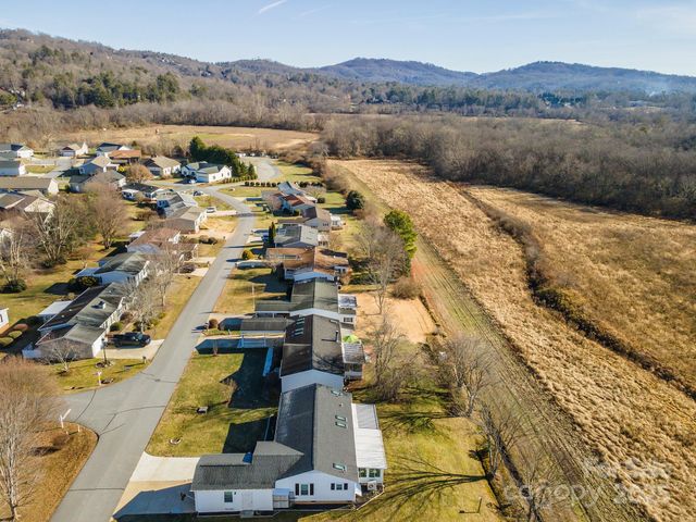 428 Riverwind Drive, Hendersonville, NC 28739