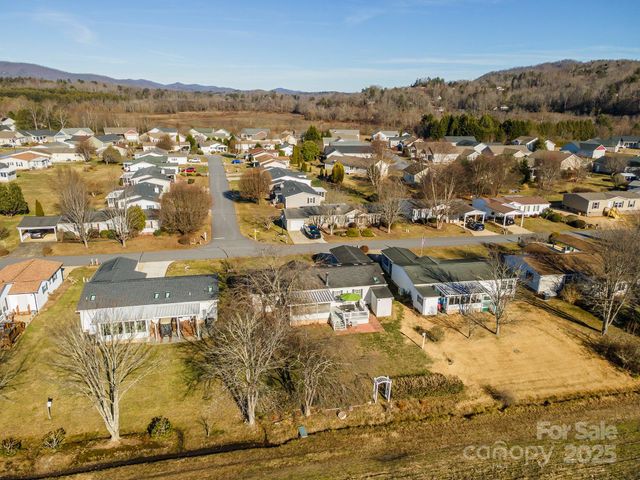 428 Riverwind Drive, Hendersonville, NC 28739