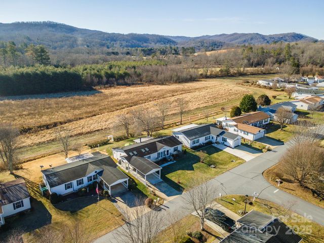 428 Riverwind Drive, Hendersonville, NC 28739