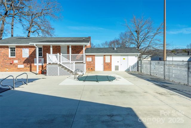 428 Riverwind Drive, Hendersonville, NC 28739