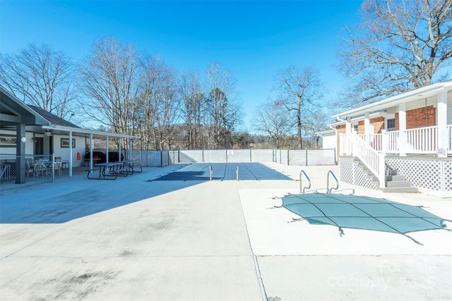 428 Riverwind Drive, Hendersonville, NC 28739