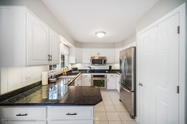 8629 Nancy Lane, Orland Park, IL 60462