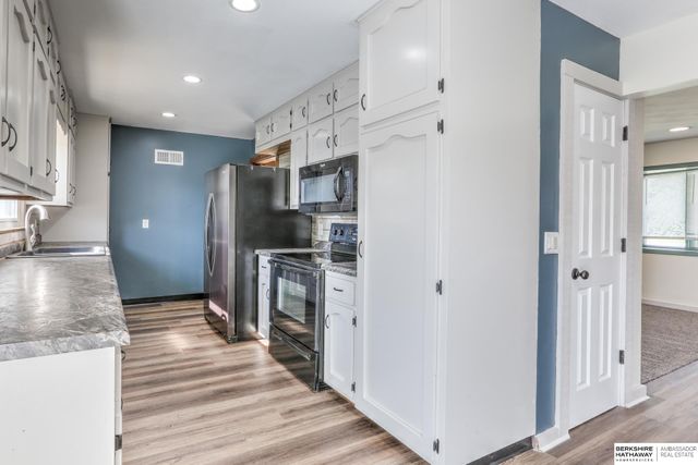 4011 N 92 Avenue, Omaha, NE 68134