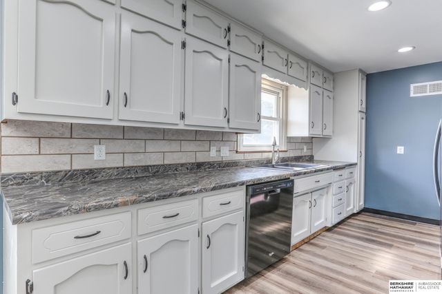 4011 N 92 Avenue, Omaha, NE 68134