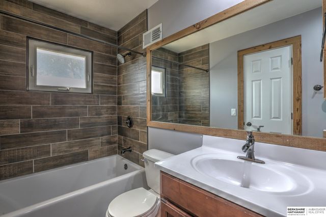 4011 N 92 Avenue, Omaha, NE 68134
