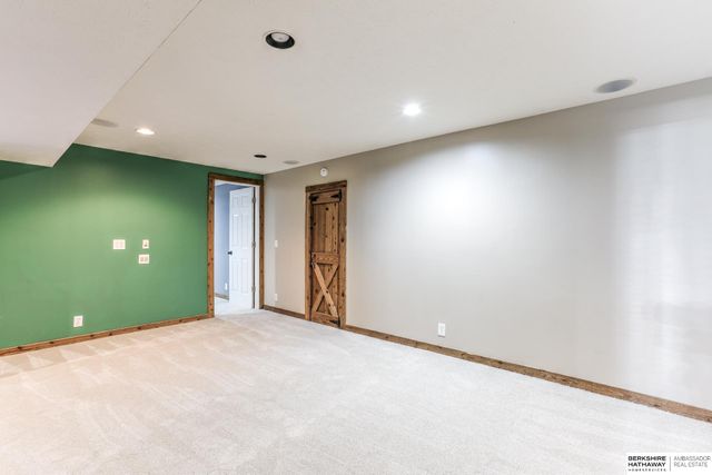 4011 N 92 Avenue, Omaha, NE 68134