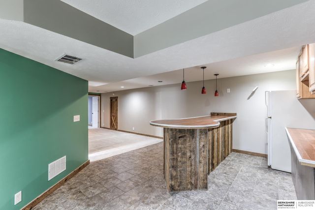 4011 N 92 Avenue, Omaha, NE 68134